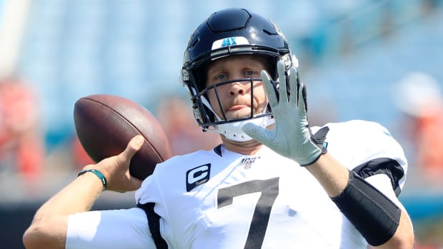 nick-foles-injured-shoulder.jpg